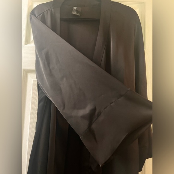 H&M black maxi robe size medium/large - Picture 5 of 10